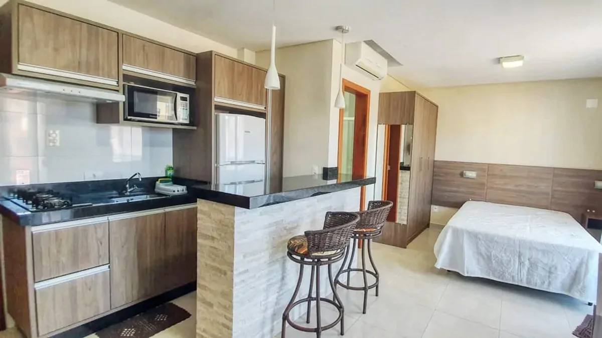 Lofts 102 e 202 com cama de casal em ambiente integrado