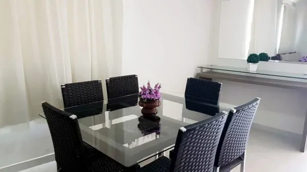 Segundo quarto da Cobertura 302 com cama de casal